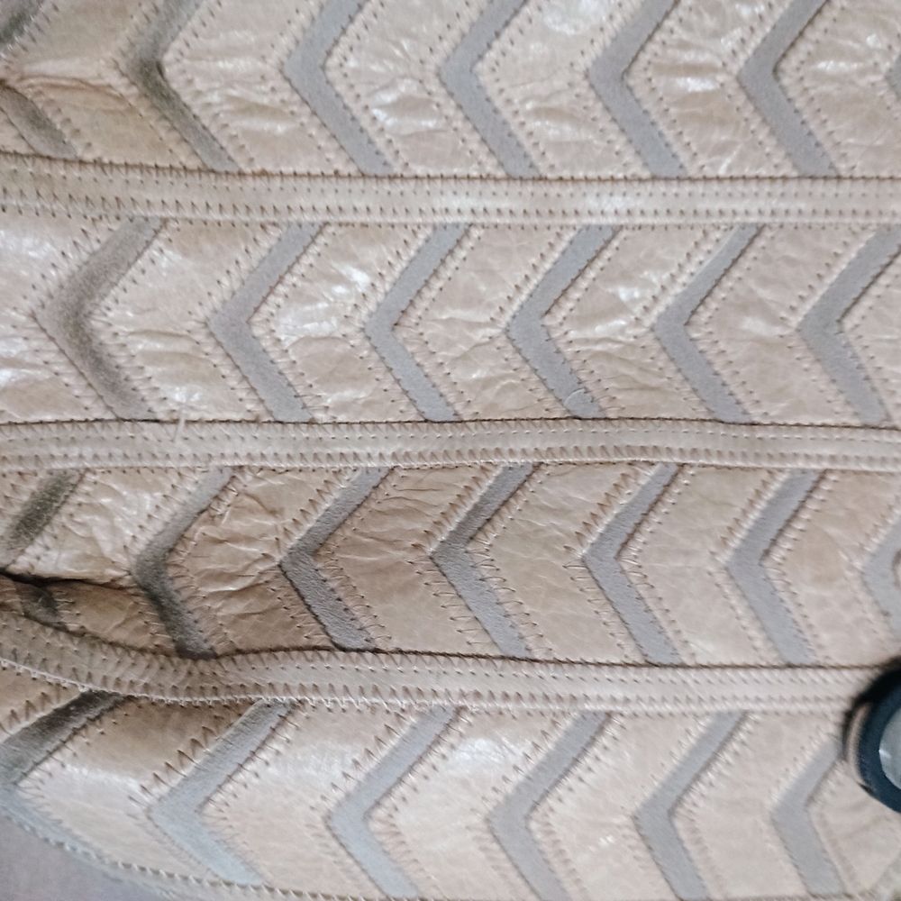 The Sak Cream Shoulder Bag - Picture 6 of 7
